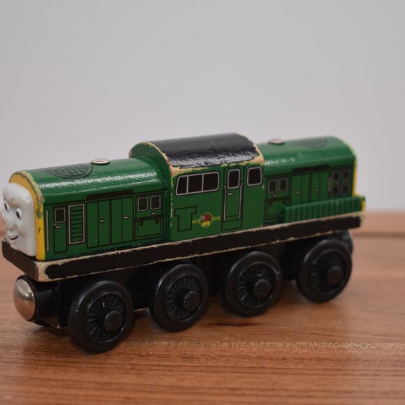 Derek 2003 Thomas the Tank & Friends Wooden Railway Learning Curve Round Magnet - Picture 5 of 10